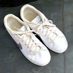 White Nike Low-top sneakers